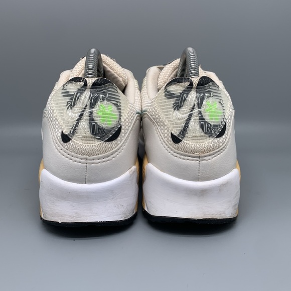Nike Air Max 90 SE White Green Running Shoes DO9850-100 Women's Sz 9.5 - Picture 3 of 10